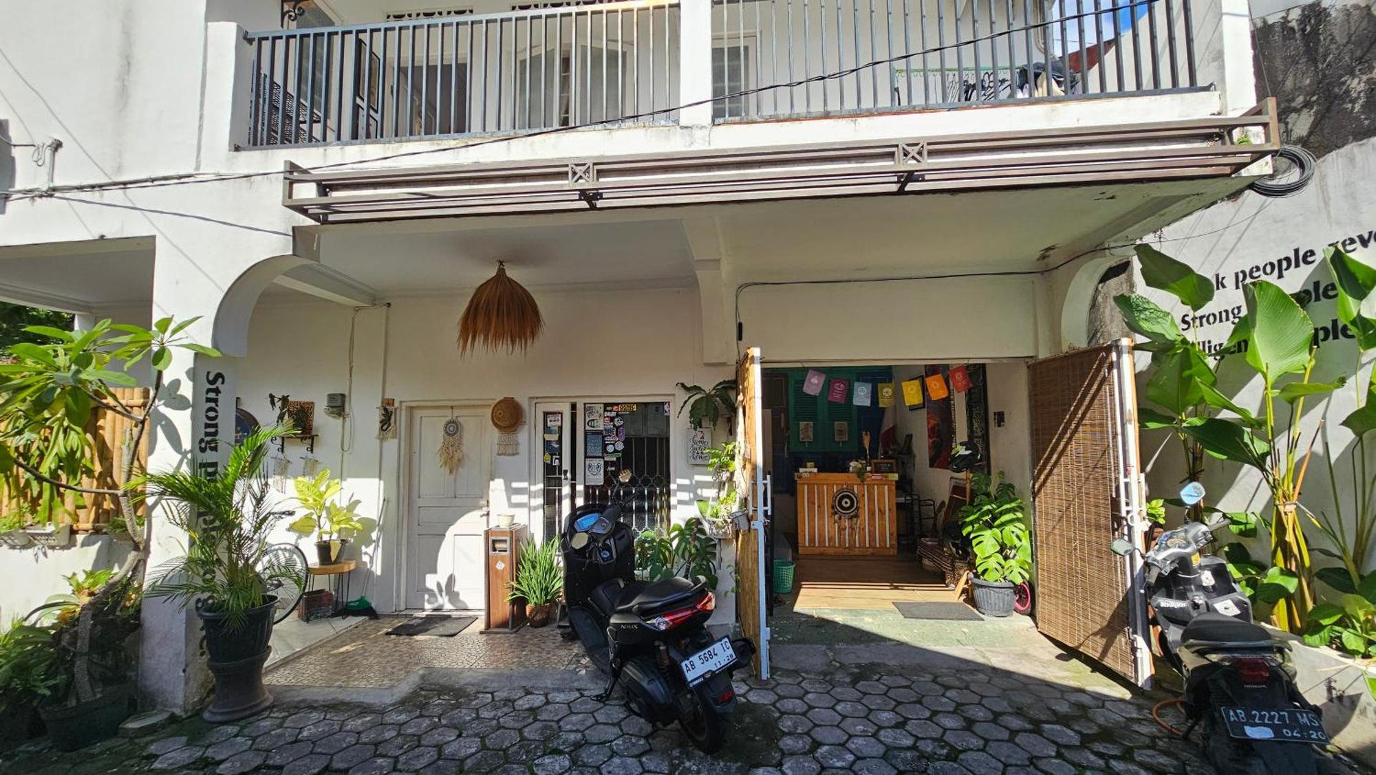 Oke Baik Hostel Yogyakarta Exterior photo