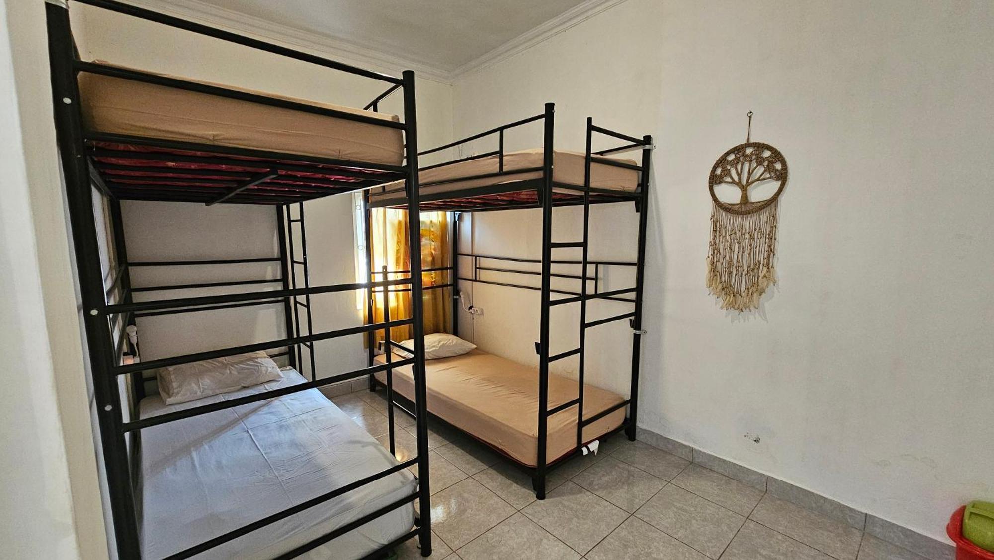 Oke Baik Hostel Yogyakarta Exterior photo